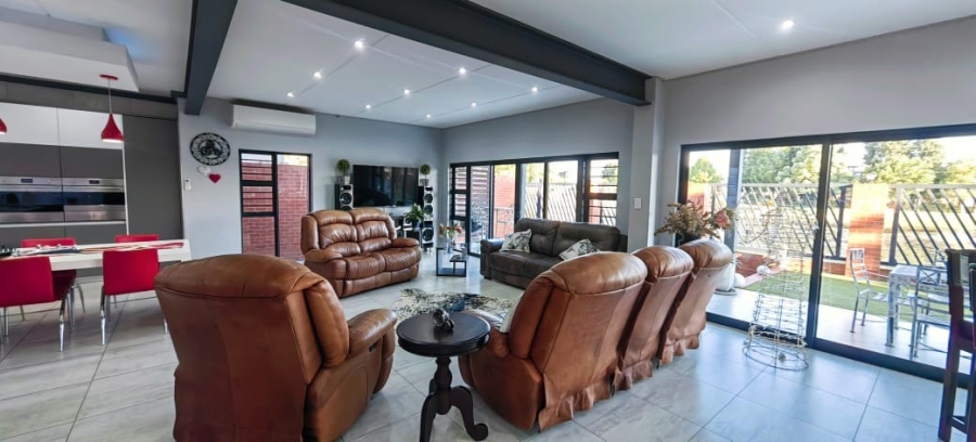 4 Bedroom Property for Sale in Tuscany Ridge North West